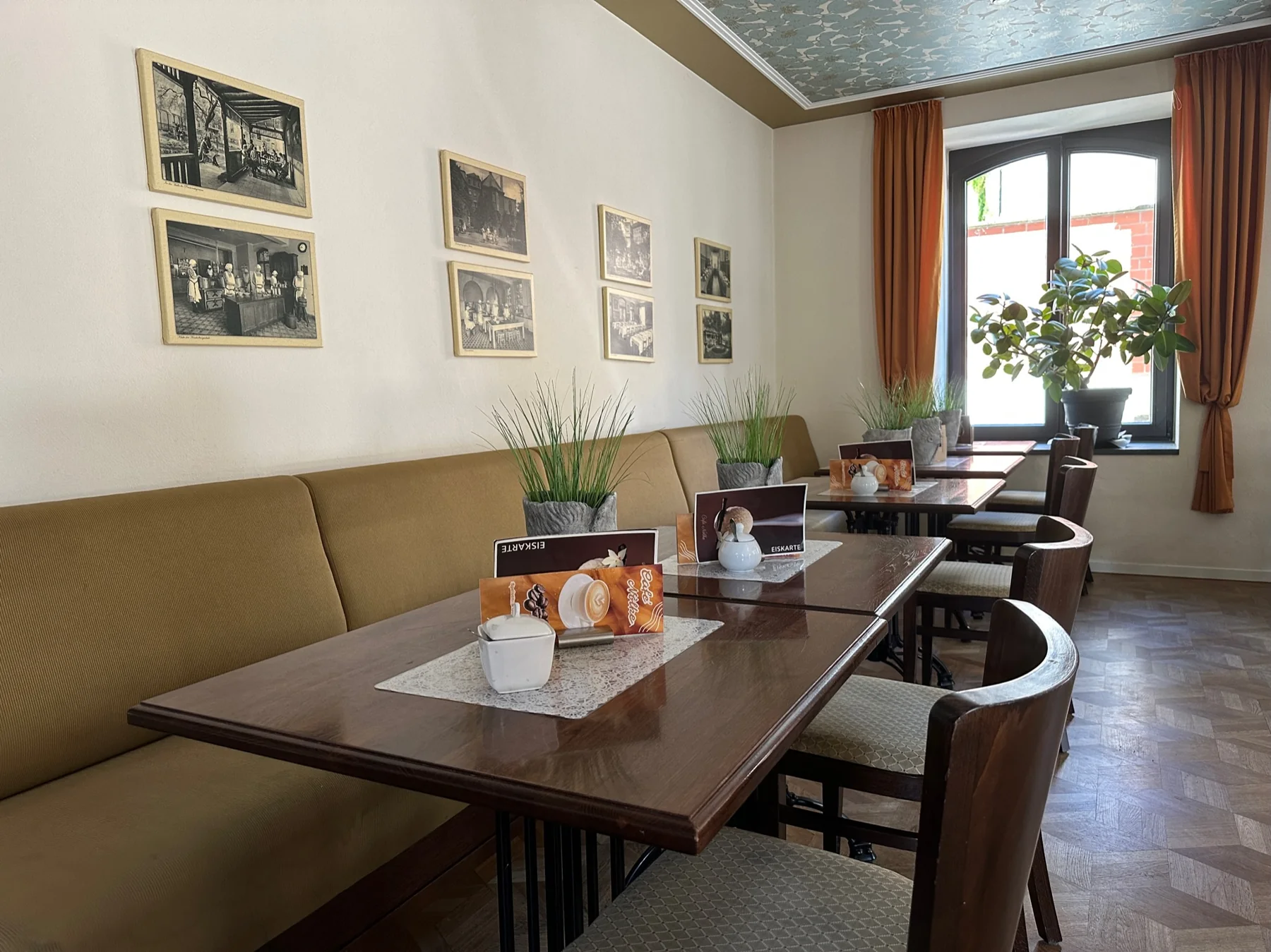 Gemütlicher Innenraum des Café Nölke in Lippstadt